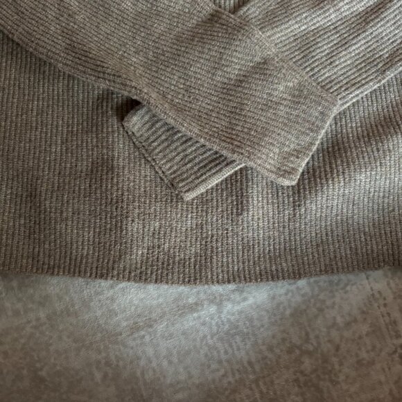 Abercrombie & Fitch Turtle Neck Sweater - Picture 9 of 11
